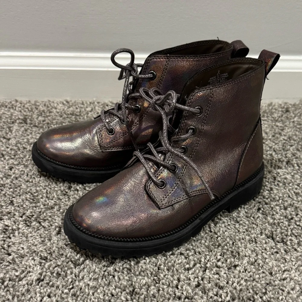 Girls Old Navy Iridescent Lace-Up Boots, size 2